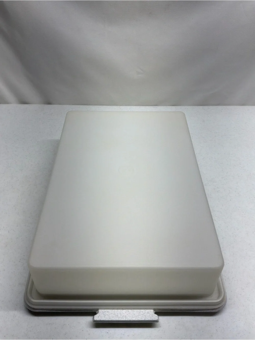 VTG Tupperware Rectangle Cake Keeper Container Gray Base Clear Lid